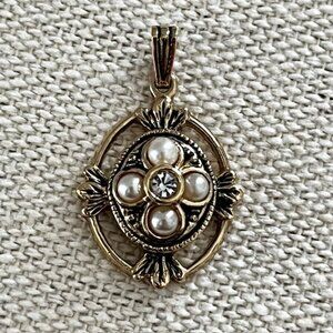 Vintage Pendant Gold Tone Pearl Crystal Victorian Style